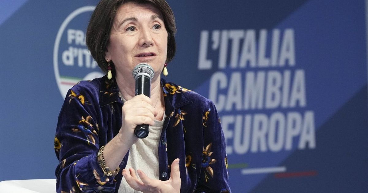 Scontro tra Roccella e Segre sull