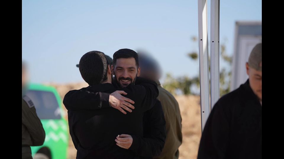 Gli ostaggi Israeliani tornano a casa