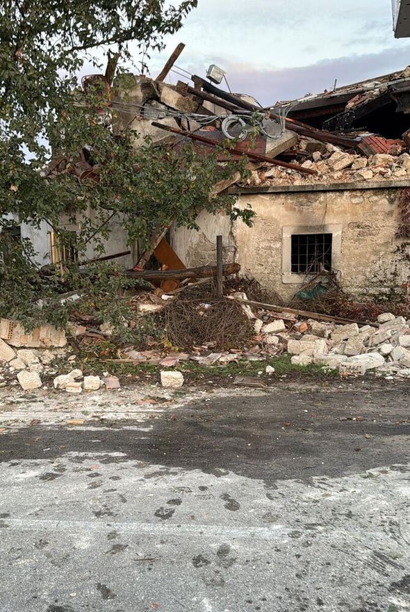 Il casolare distrutto dall'esplosione nel Veronese
