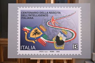 Francobollo per i 100 anni dell'Intelligence