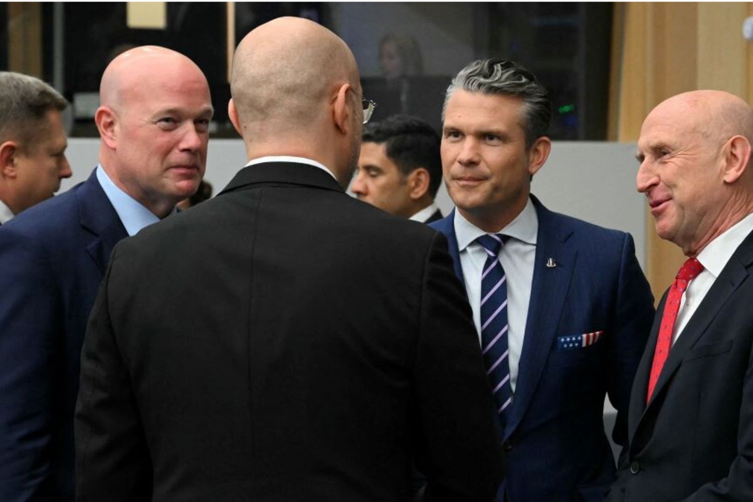 Peter Hegseth alla riunione del Gruppo di contatto per l'Ucraina