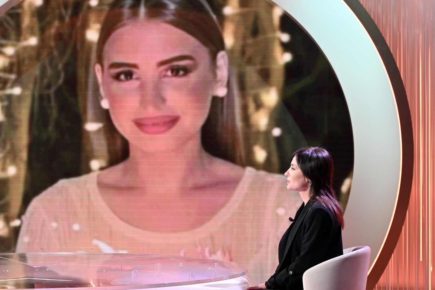 Loredana Panarello, mamma di Margaret Spada sullo sfondo