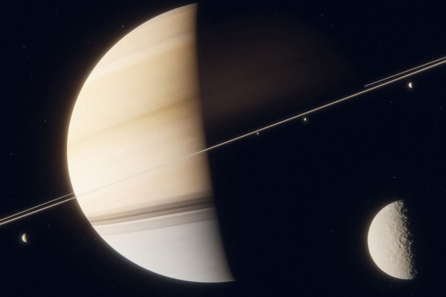 Saturno e il suo satellite