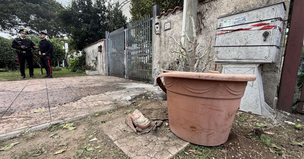Attentato a Sigfrido Ranucci: i carabinieri del Ris analizzano l’ordigno esploso a Pomezia