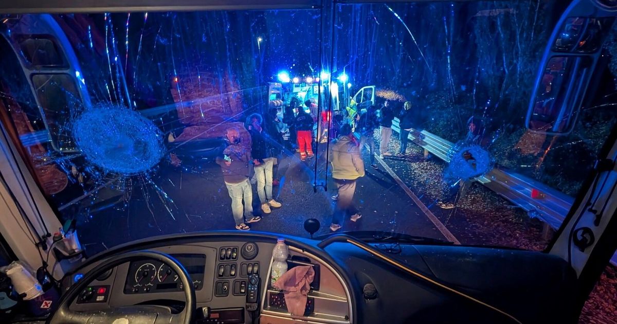 Sassi contro il pullman dei tifosi del Pistoia basket, muore l’autista