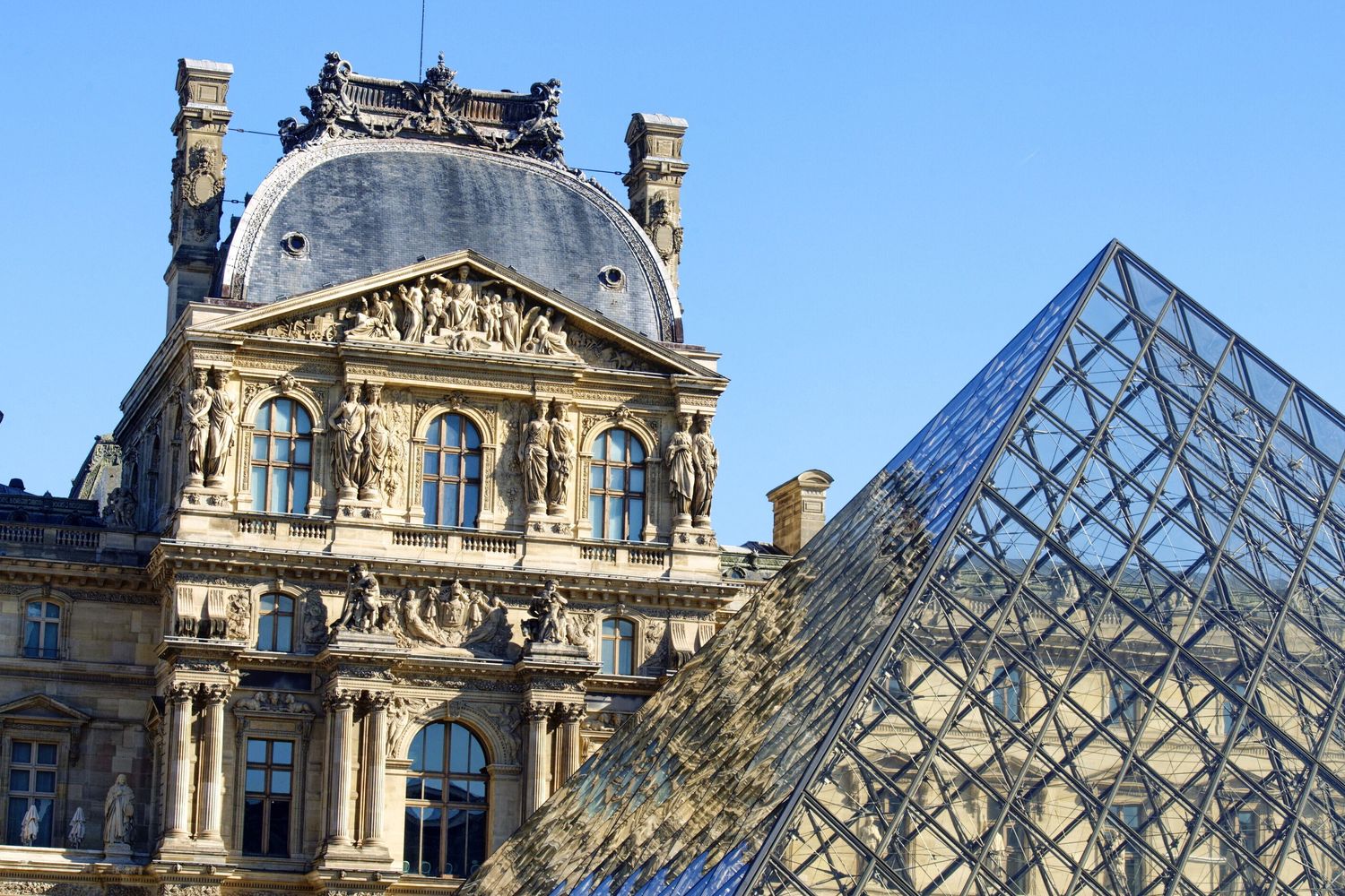 Louvre, svelato il bottino della rapina