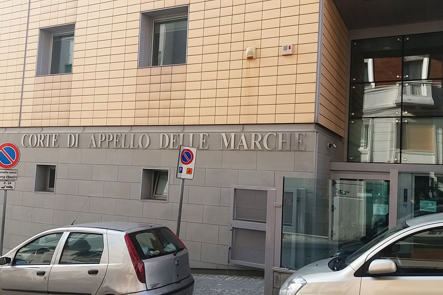 Assolto in primo grado, condannato in appello: tre anni per violenza sessuale su minore