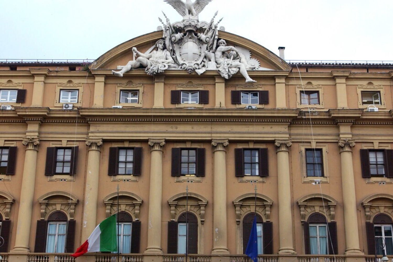 Manovra 2026 "bollinata": modificata la tassa per gli affitti brevi