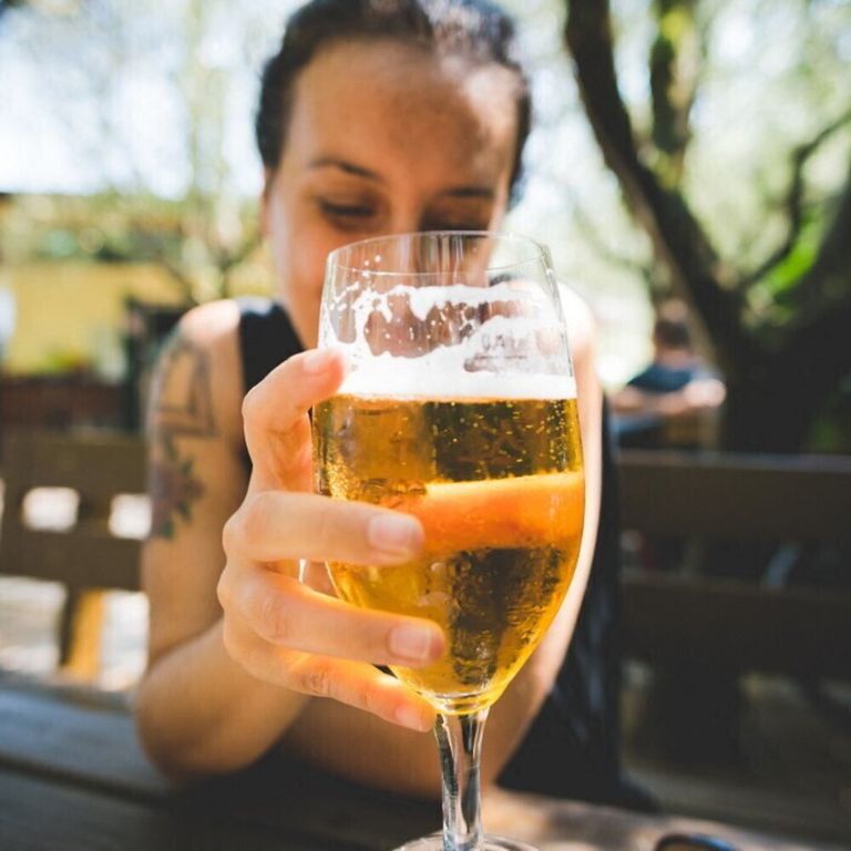 Birra ‘gustata’ da una ragazza a MIlano