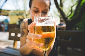 Birra ‘gustata’ da una ragazza a MIlano