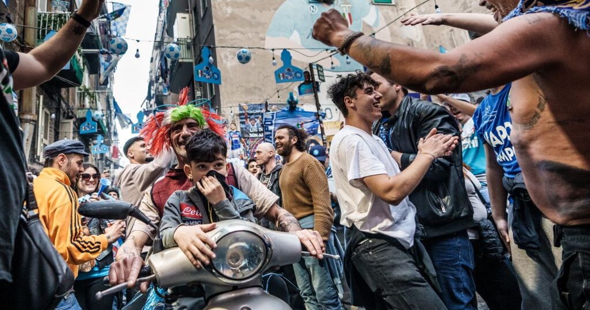 Arriva il compleanno di Maradona, Napoli festeggia il suo 