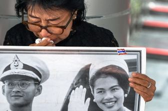 Addio all'ex regina Sirikit, simbolo della monarchia thailandese