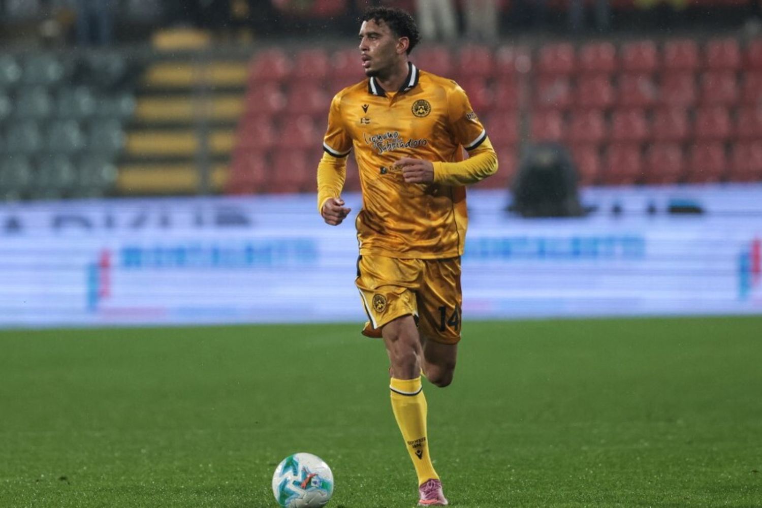 L'Udinese vince in casa dopo 7 mesi, 3-2 al Lecce. Parma e Como non si fanno male (0-0)