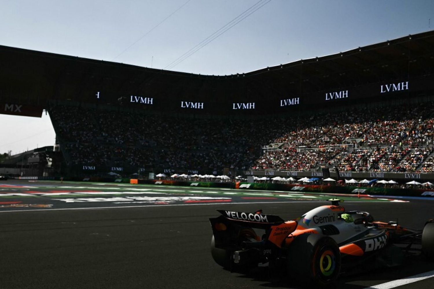 Gp in Messico, finalmente un sussulto della Ferrari. Norris in pole davanti a Leclerc e Hamilton