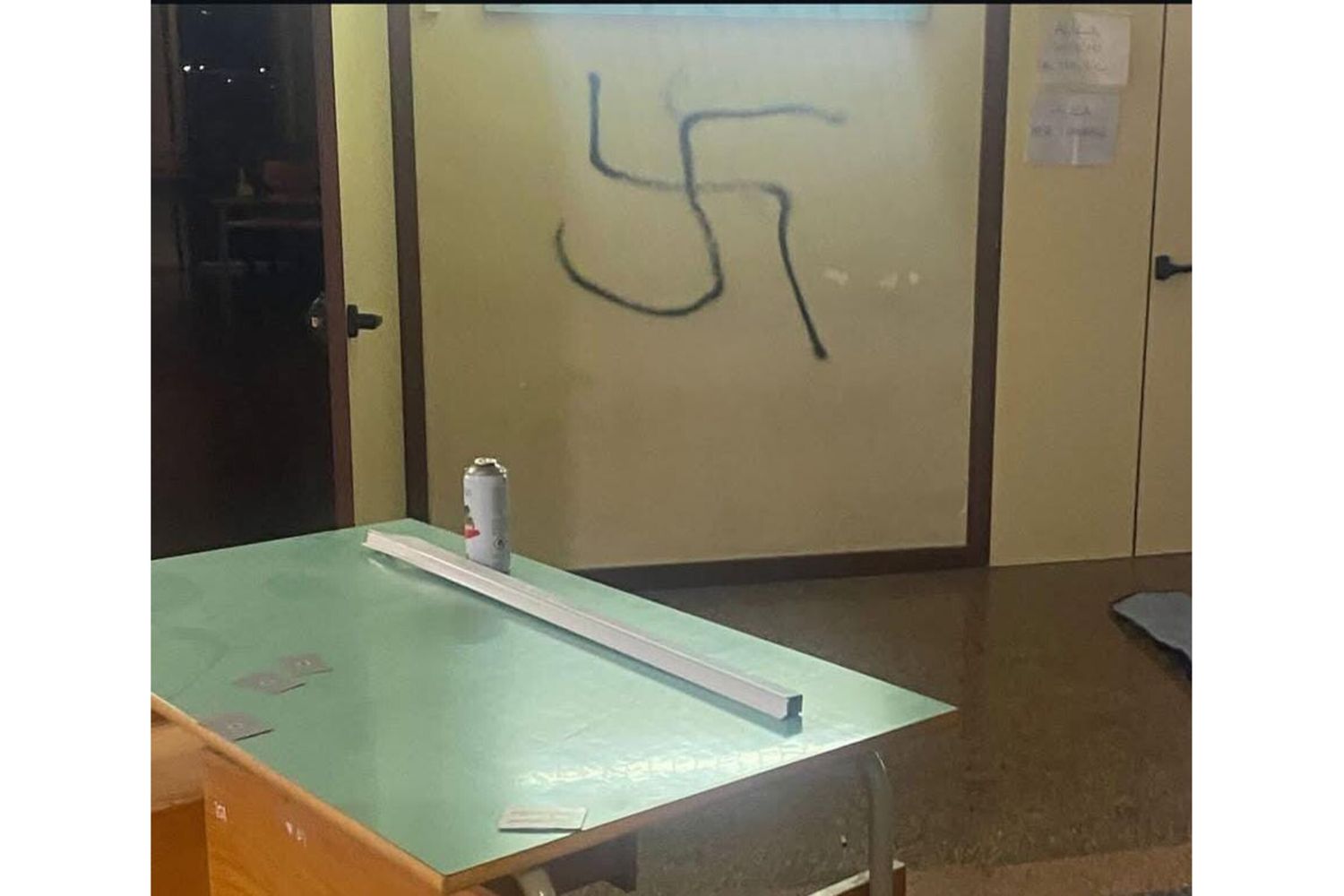 Scuola vandalizzata a Genova