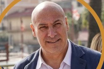 Rissa nella riunione di maggioranza, il sindaco di Crotone picchia un consigliere e poi si dimette