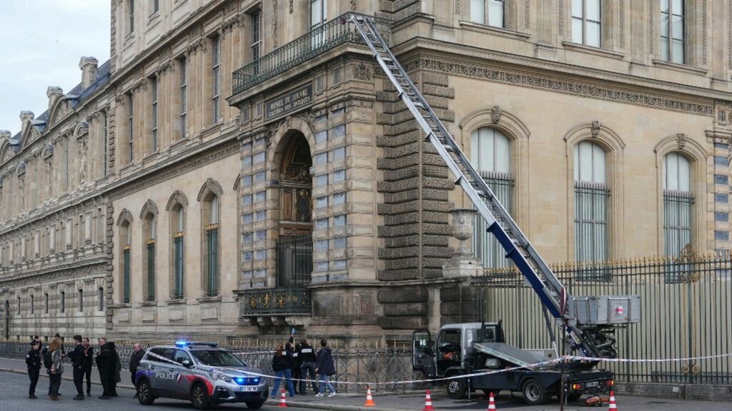 In montacarichi utilizzato dai ladri per entrare nel Museo del Louvre
