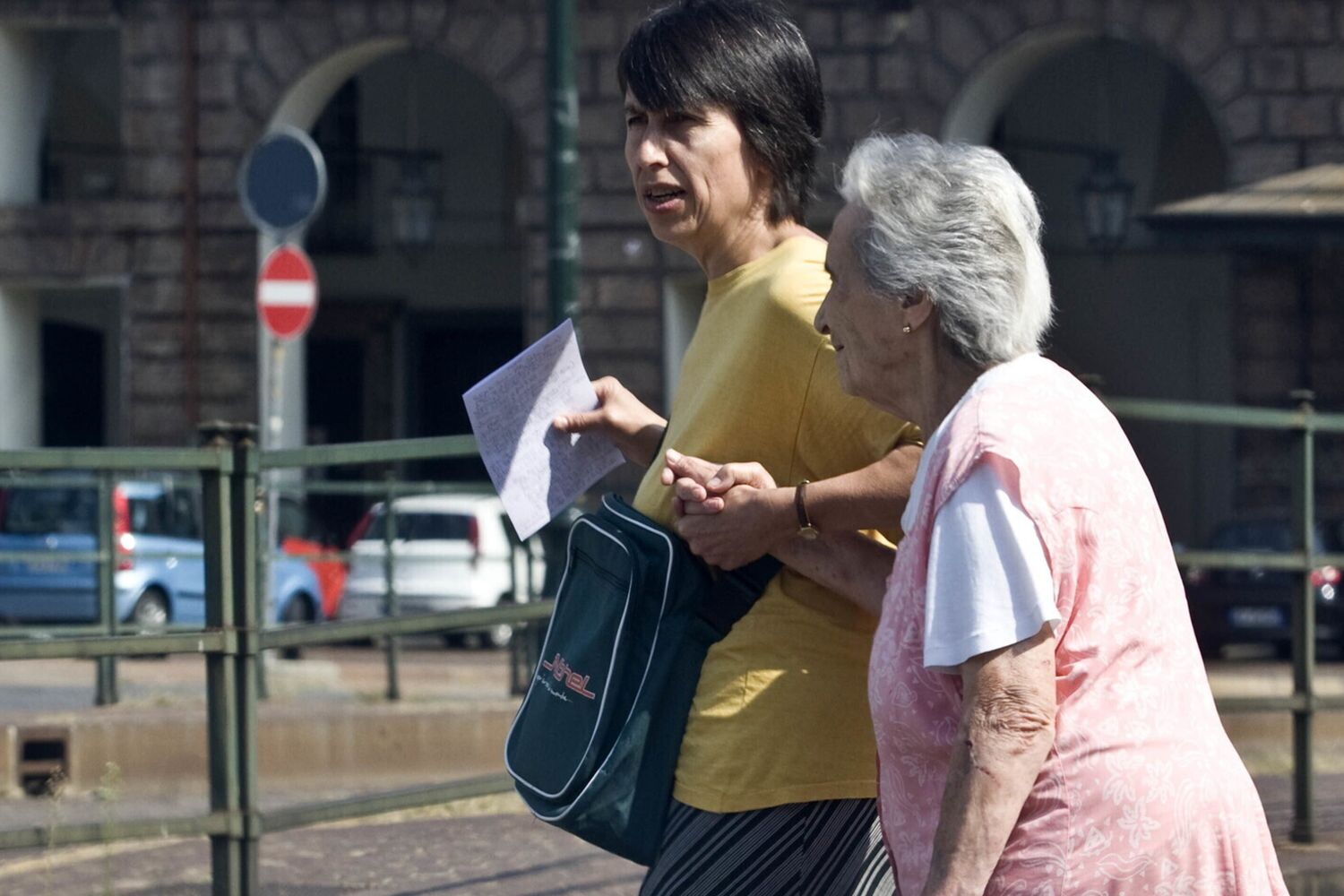 &nbsp;Una badante con la sua assistita