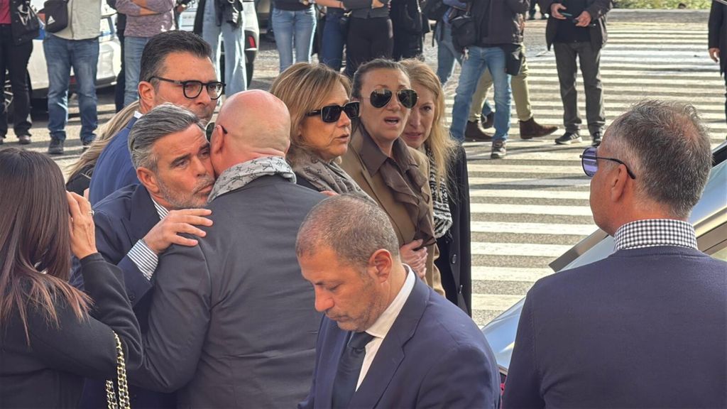 I genitori di Beatrice Bellucci ai funerali della figlia