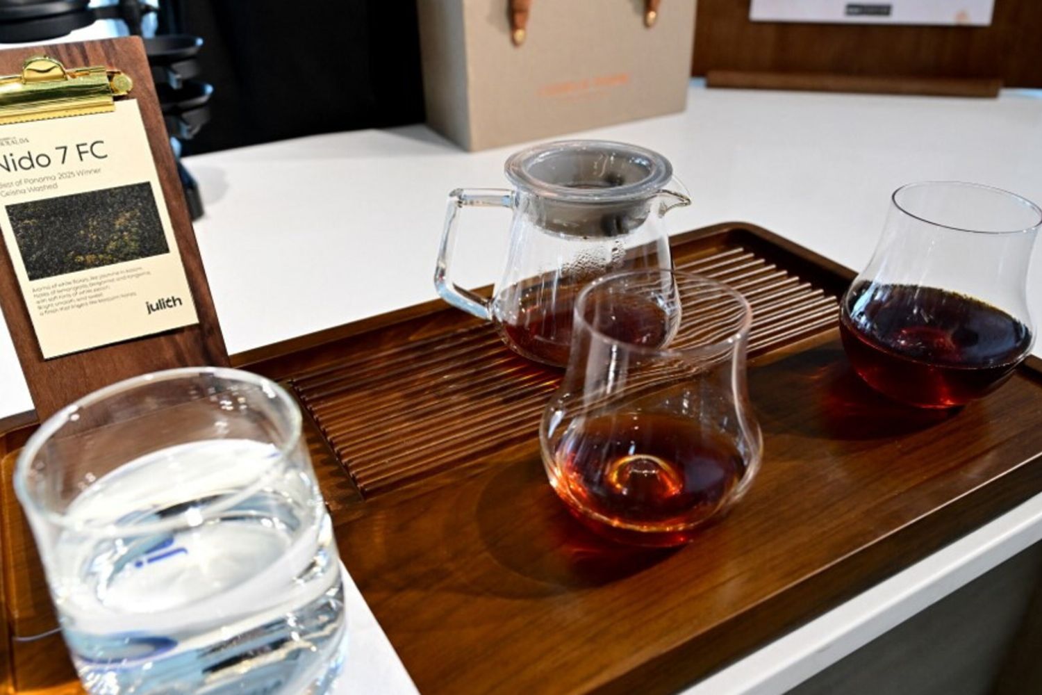 Dubai serve la tazza di caffè più costosa al mondo: 850 euro per il 'Nido 7 Geisha'