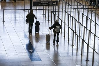 Allarme droni a Berlino, voli sospesi per due ore