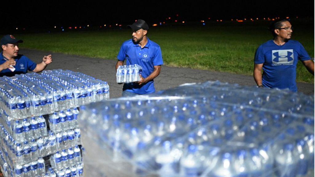 Gli aiuti umanitari nelle zone colpite dall'uragano Melissa