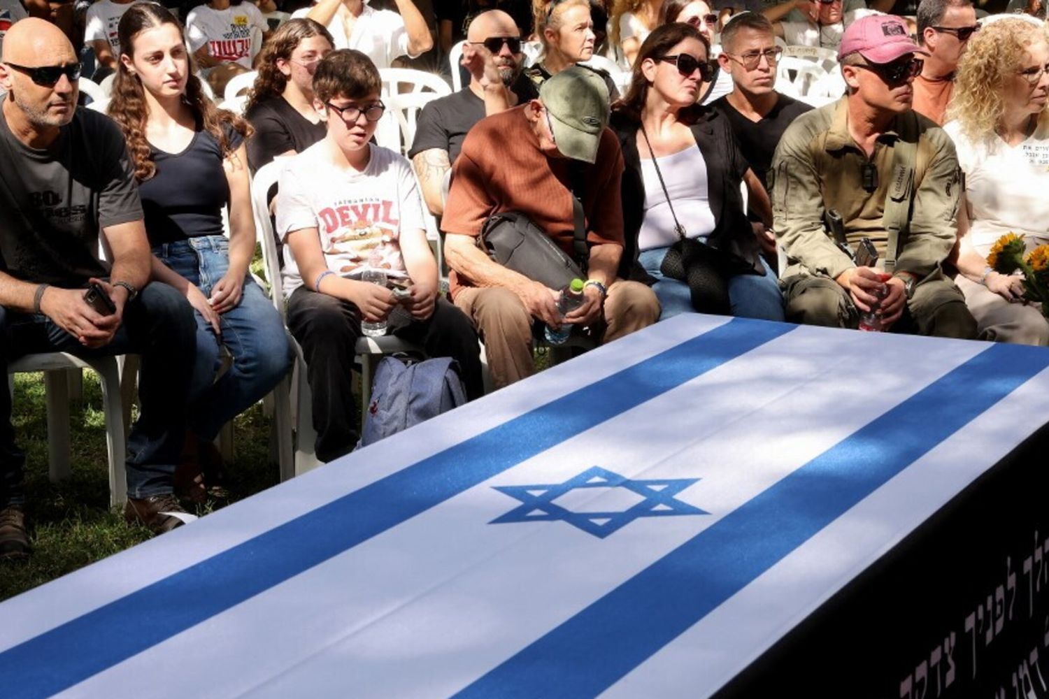 Funerali di uno dei ragazzi israeliani rapiti il 7 ottobre 2023 e ucciso dai militanti di Hamas