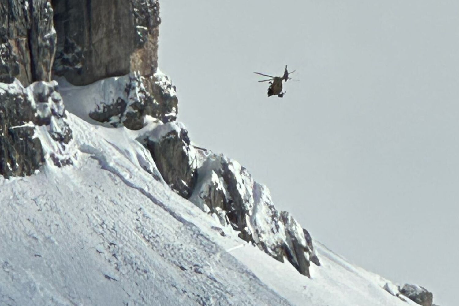 Valanga nel Bellunese, travolti tre scialpinisti. Due sono gravi. Incidenti anche in altre regioni