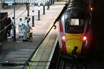 Accoltellamento su treno per Londra