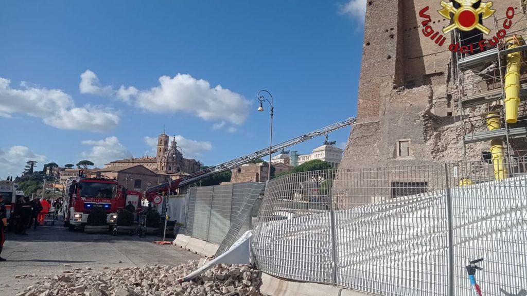 Crollo Torre dei Conti a Roma