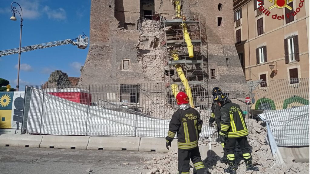 Crollo Torre dei Conti a Roma