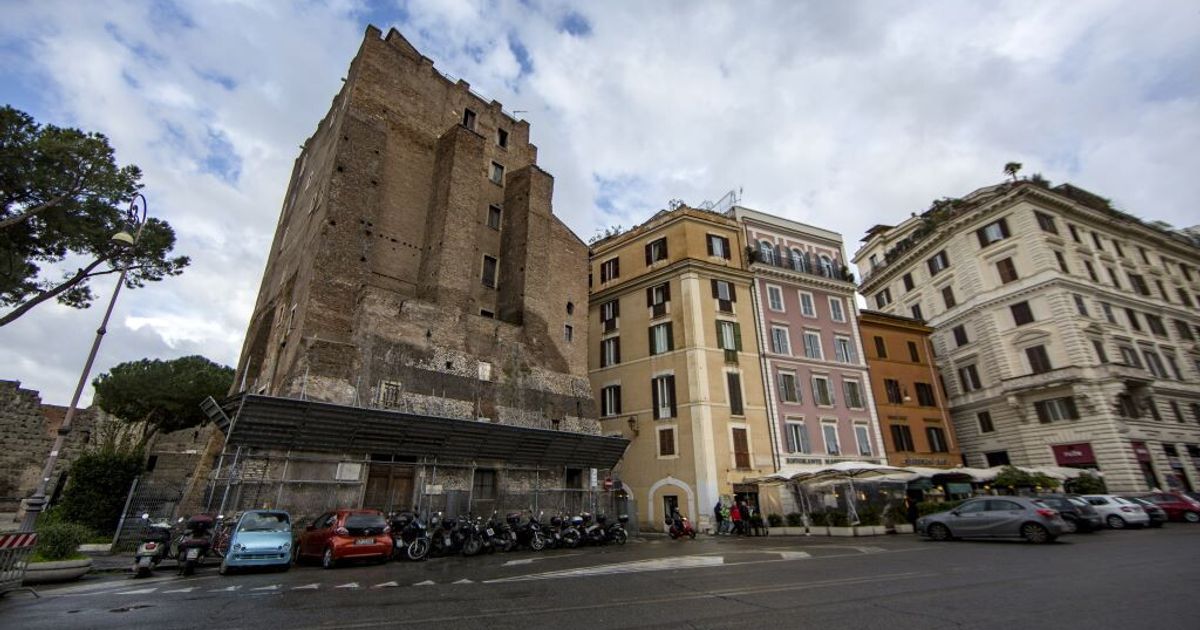 La torre medievale di Roma che Petrarca definì “unica al mondo”