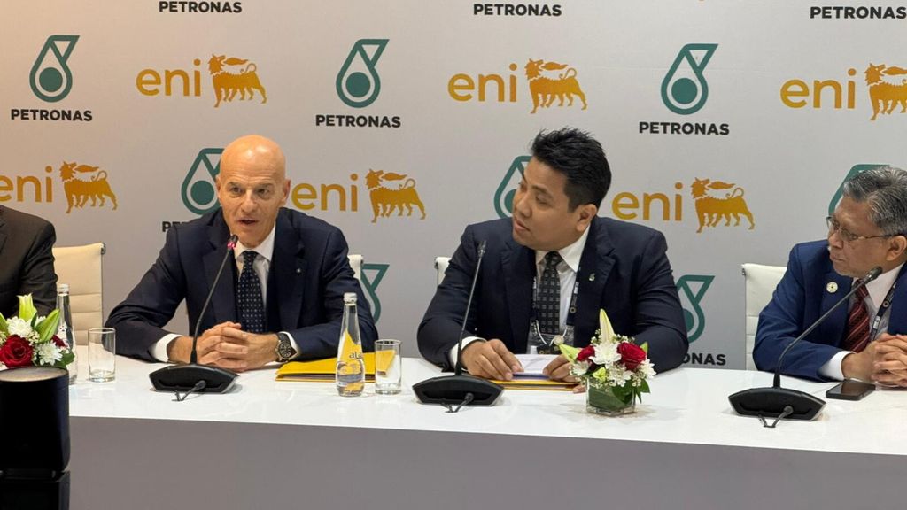 Claudio Descalzi, Amministratore Delegato di Eni, e Tengku Muhammad Taufik, Presidente e Amministratore Delegato di Petronas