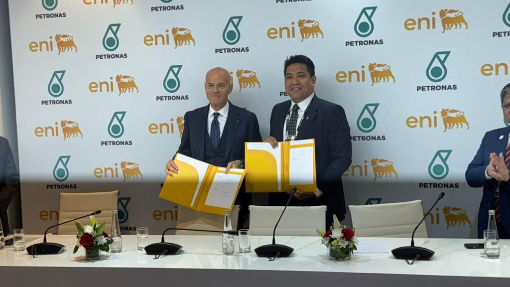 Claudio Descalzi, Amministratore Delegato di Eni, e Tengku Muhammad Taufik, Presidente e Amministratore Delegato di Petronas