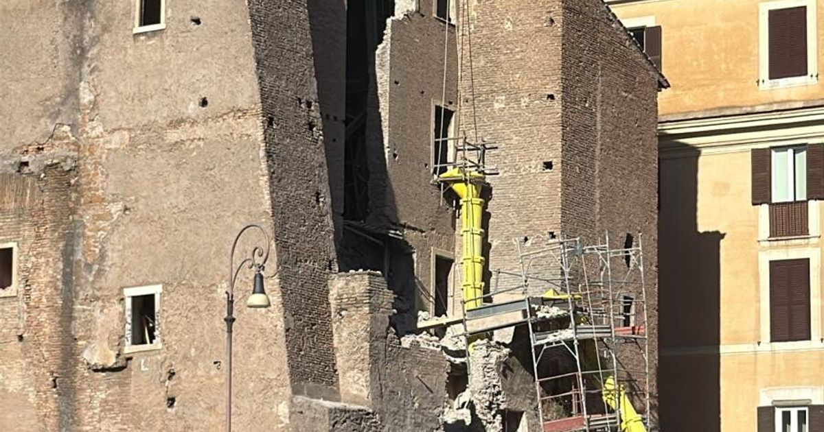 Il giorno dopo il crollo della Torre dei Conti: tra lutto e ricerca delle responsabilità