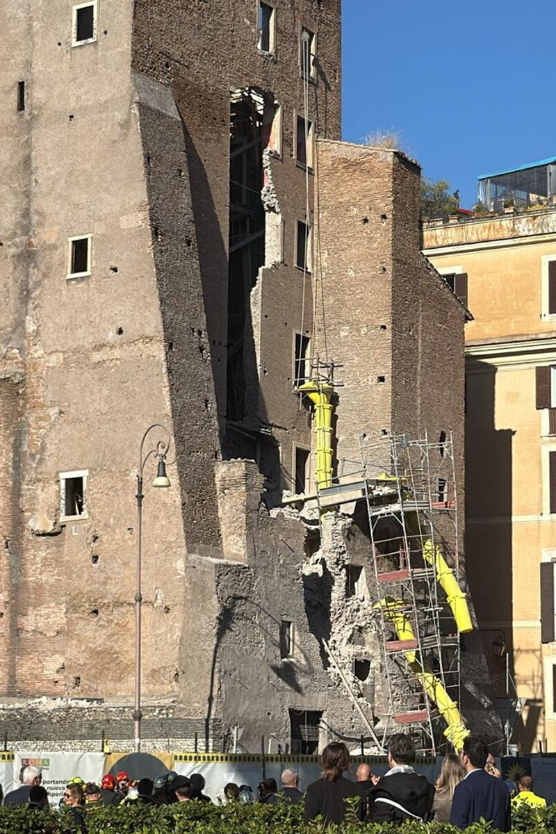 Crollo Torre dei Conti