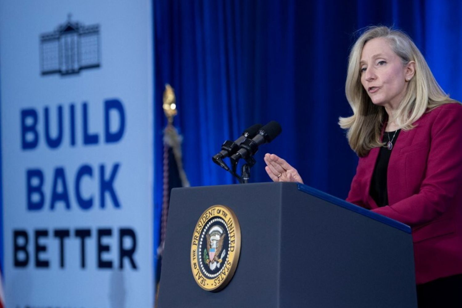 Usa: Abigail Spanberger, prima donna governatore della Virginia