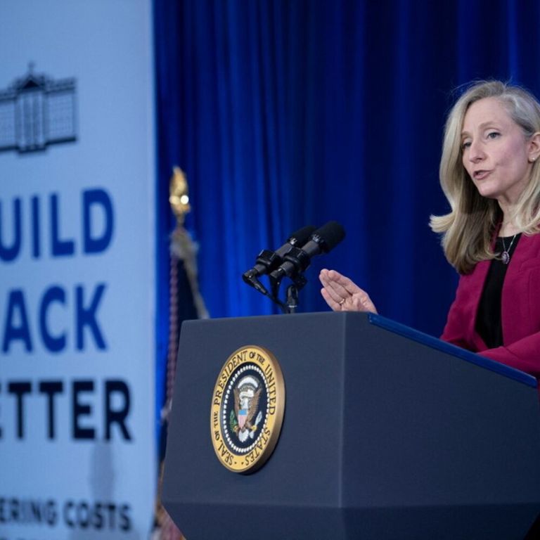 Usa: Abigail Spanberger, prima donna governatore della Virginia