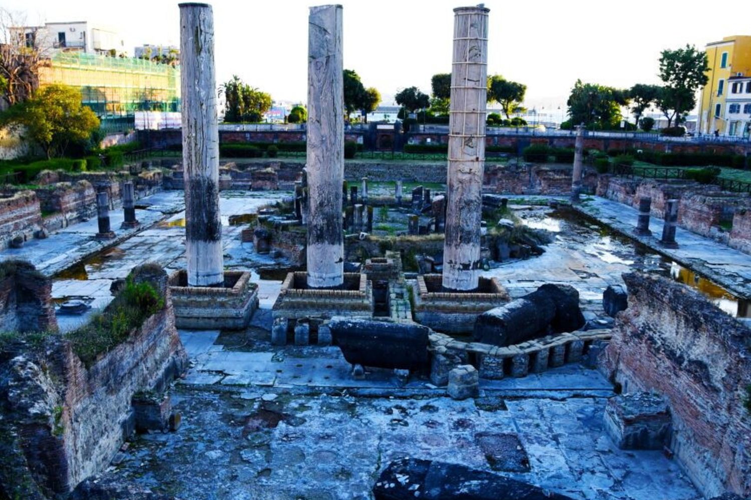 Pozzuoli, Tempio di Serapide, l'area dei Campi Flegrei colpita dallo sciame sismico