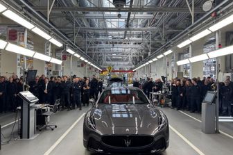 Il taglio del nastro nello stabilimento di Modena della Maserati
