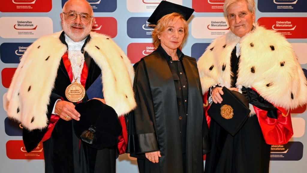 Alberta Ferretti insignita della laurea honoris causa
