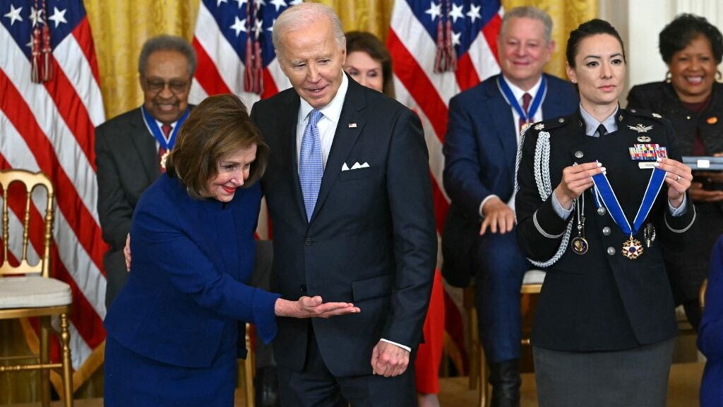 Nancy Pelosi con Joe Biden