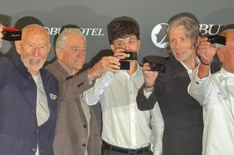 La Sake Ceremony alla presenza dei tre fondatori del Nobu Hotel: Nobu Matsuhisa, Robert De Niro e Meir Teper