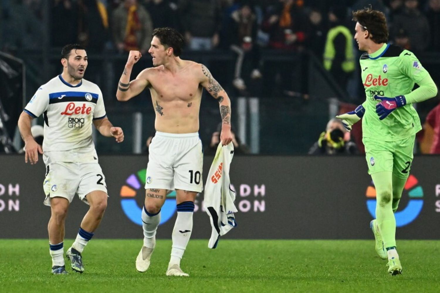 L'esultanza di Zaniolo, con la maglia dell'Atalanta, dopo il gol alla Roma