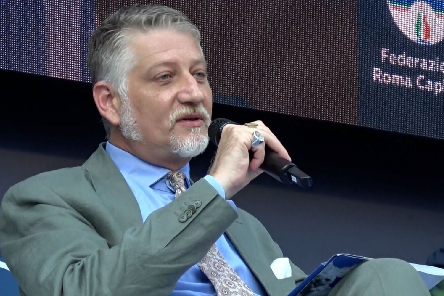 Giuli celebra la rinascita di Cinecittà: "Prima era come l'Unione Sovietica"