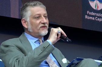 Giuli celebra la rinascita di Cinecittà: "Prima era come l'Unione Sovietica"