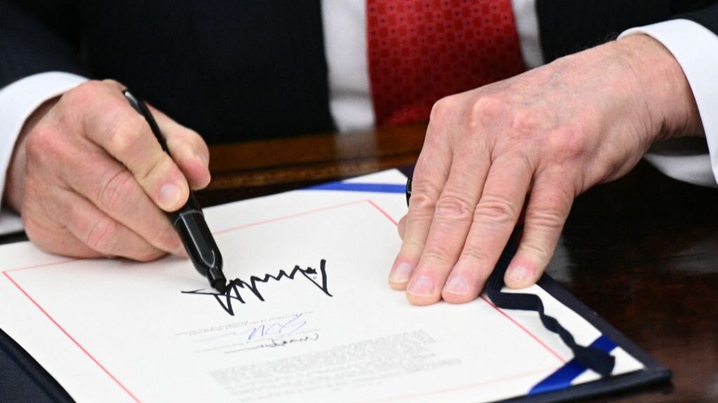 Trump firma la fine dello shutdown