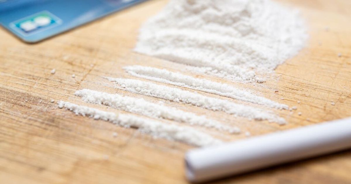 Perché ricostruire un naso bucato dalla cocaina non è solo estetica