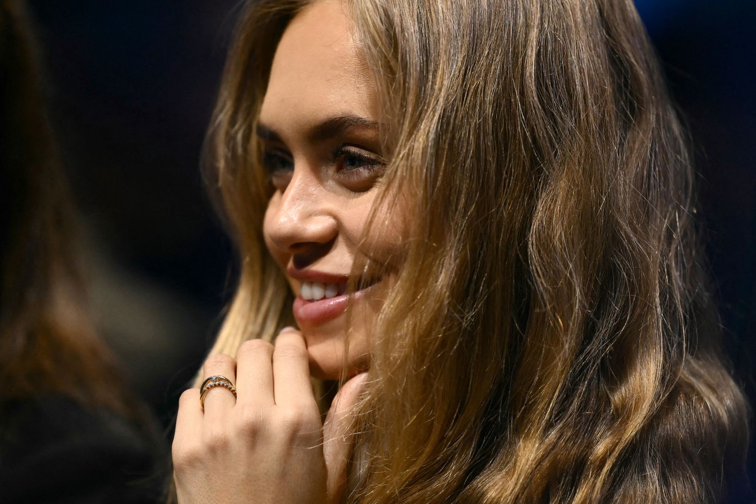 Laila Hasanovic con l'anello 'sospetto'