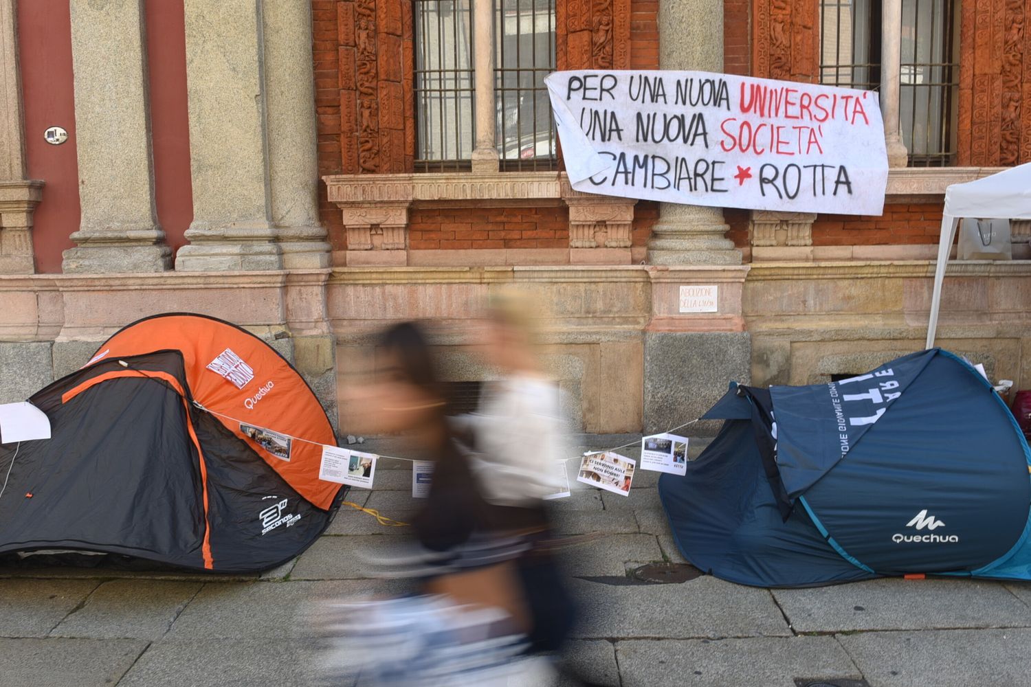 Proteste degli studenti in tenda